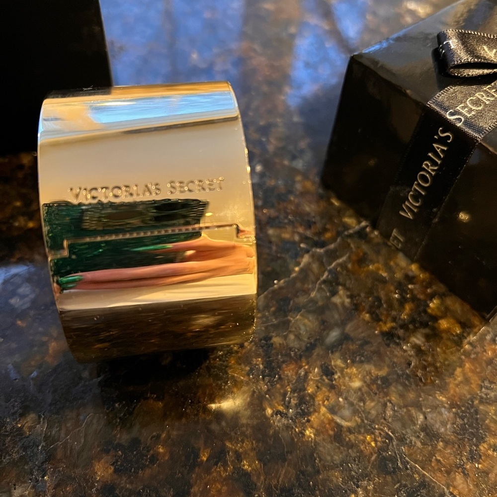 Victoria’s Secret Gold Crystal Studded Cuff NIB Gift Box Statement Bracelet​ - Picture 7 of 14